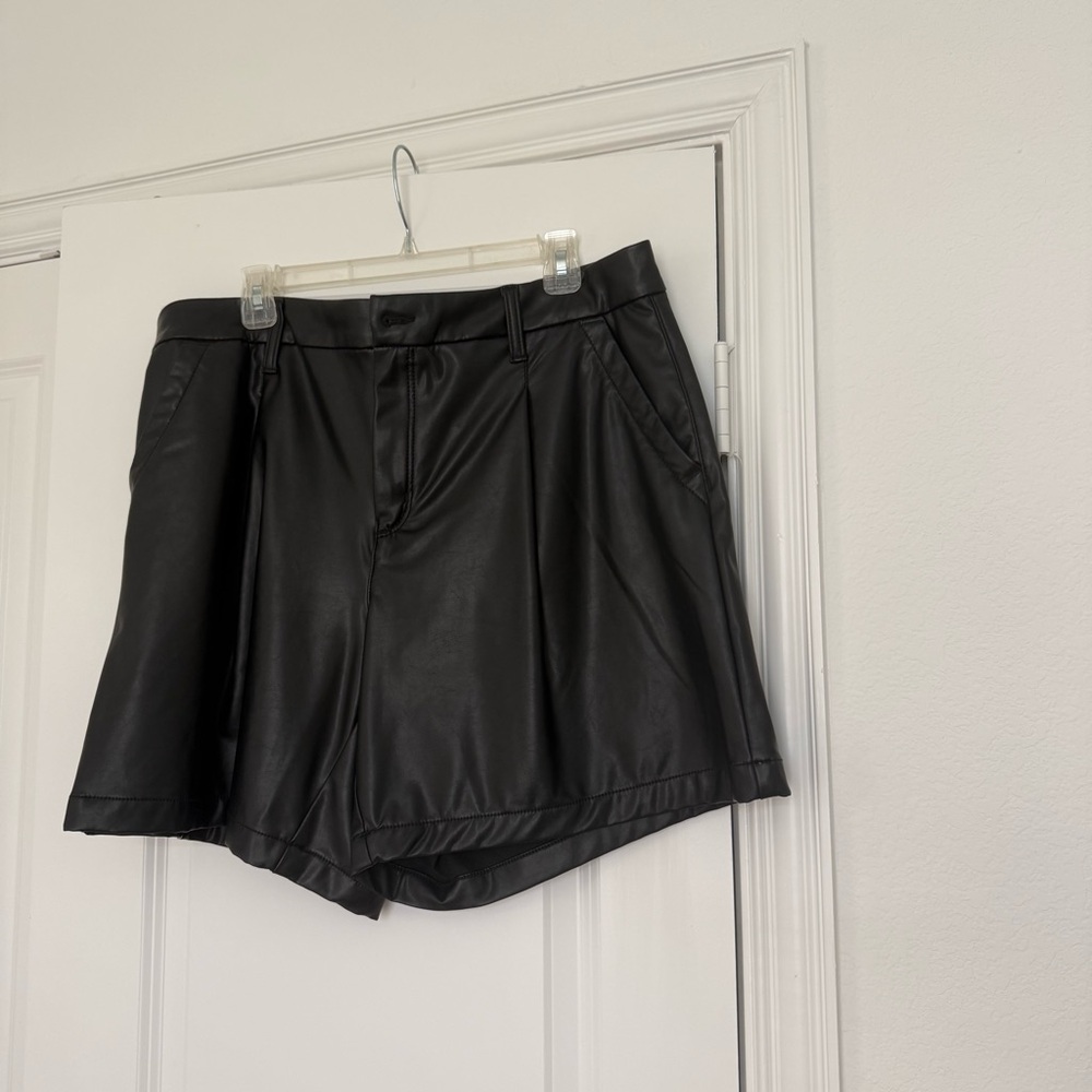 American Eagle - AE Women’s Baggy Vegan Leather Shorts NWT